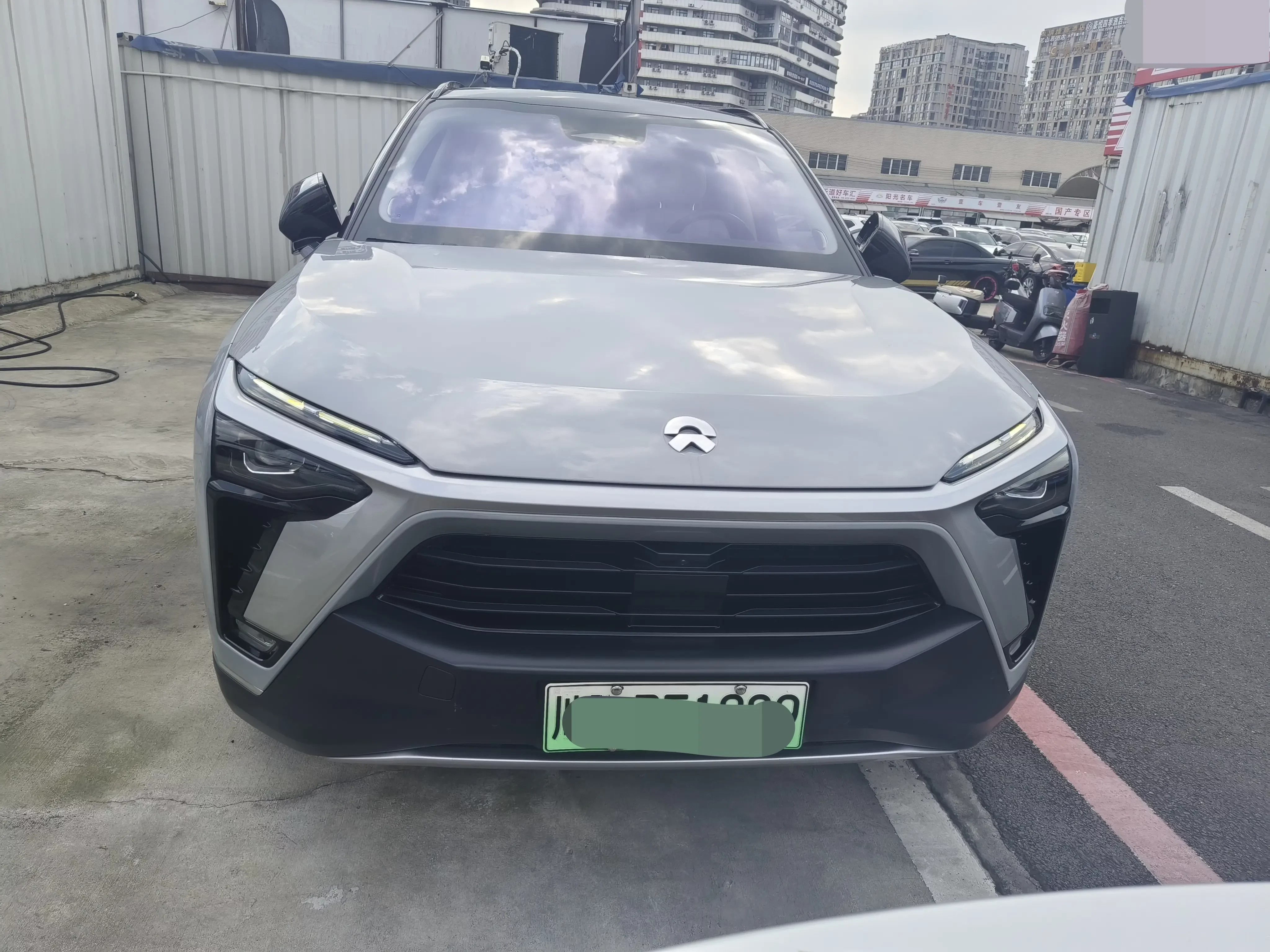 NIO ES8