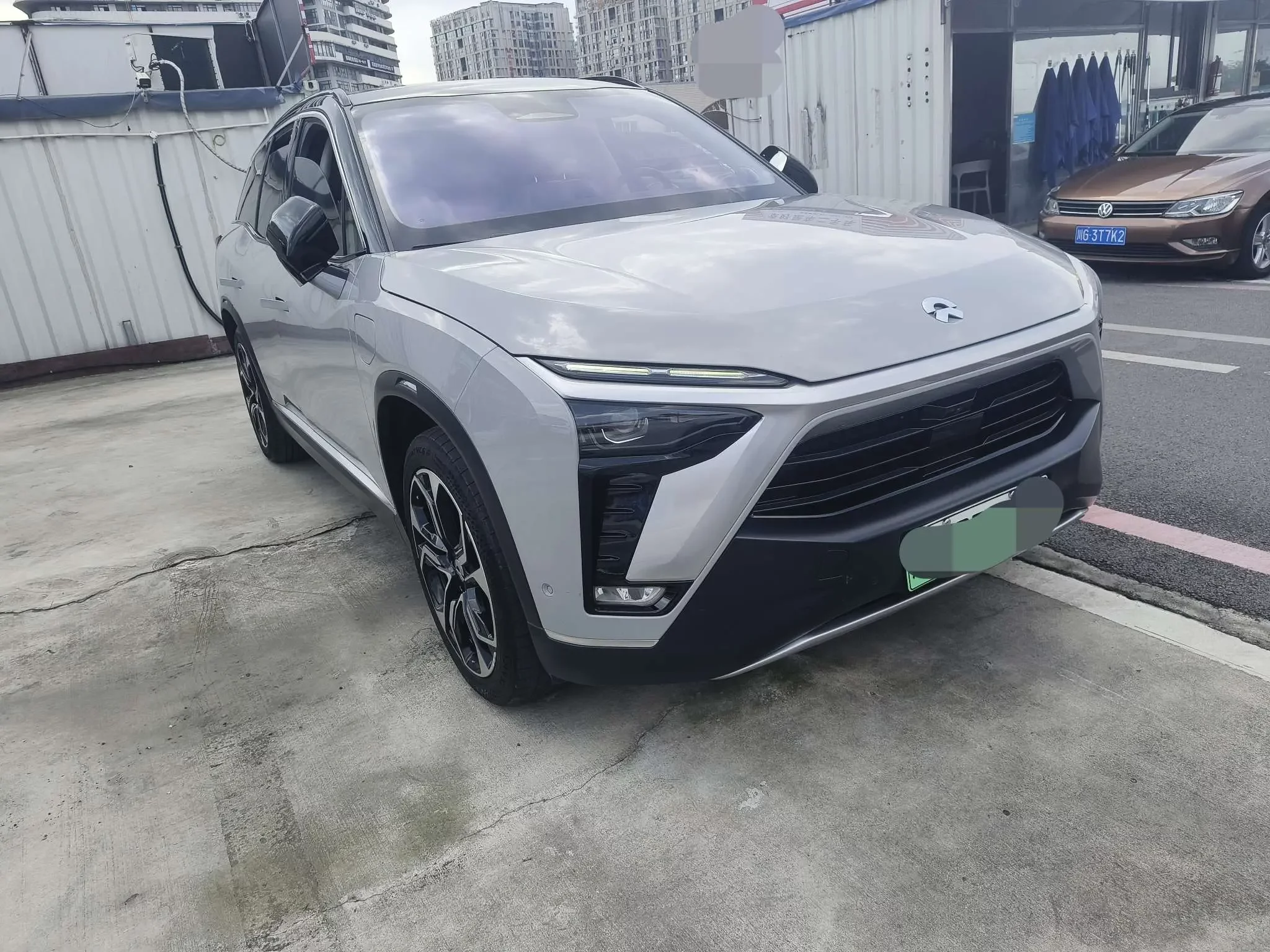 NIO ES8
