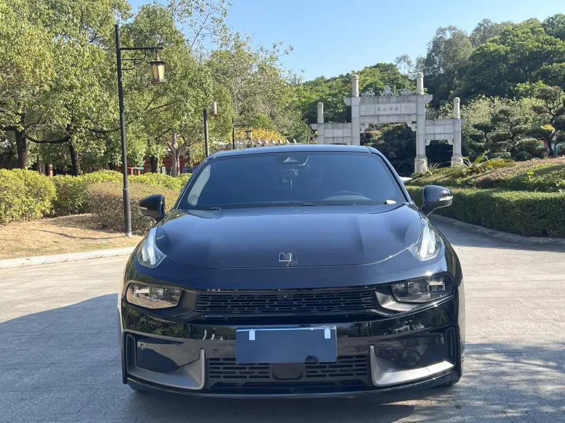 Lynk & Co 03