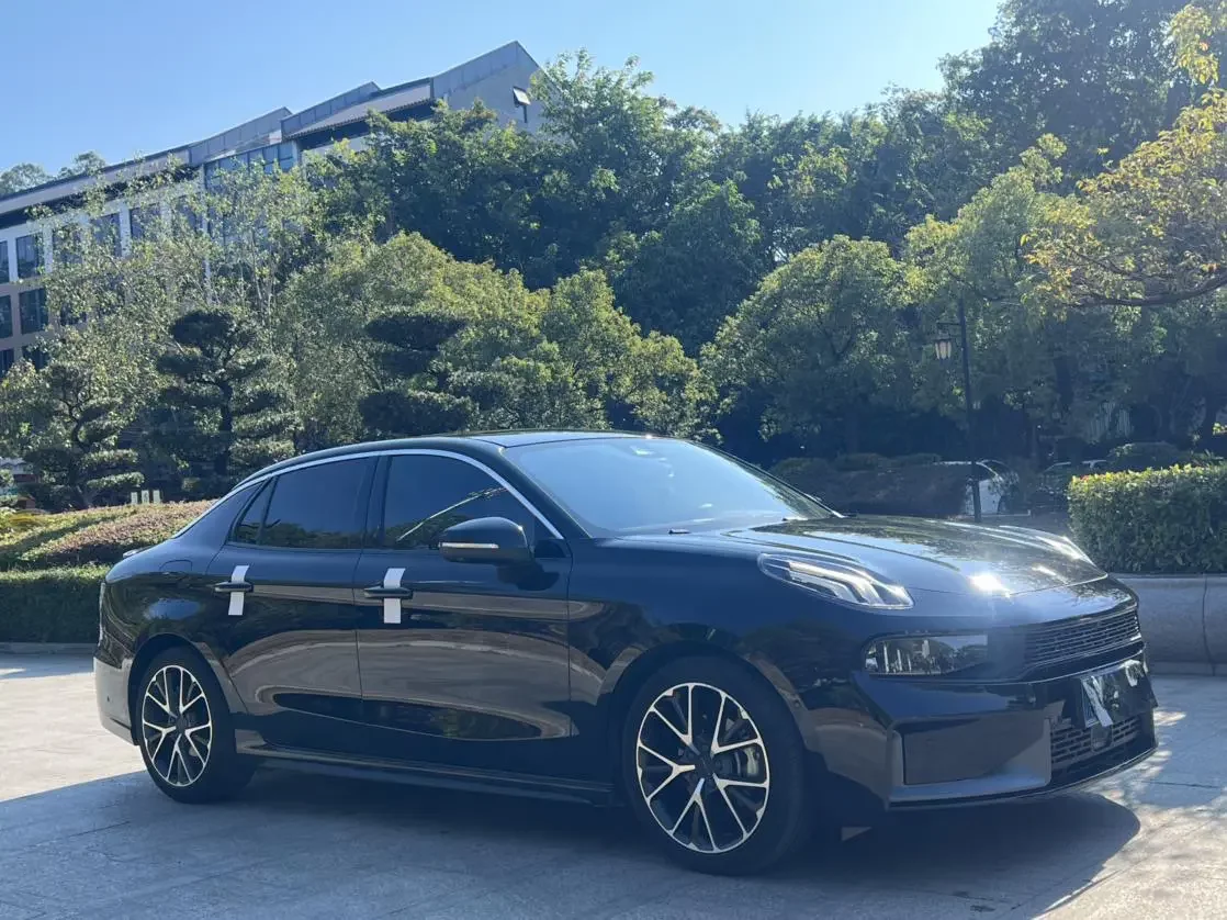 Lynk & Co 03