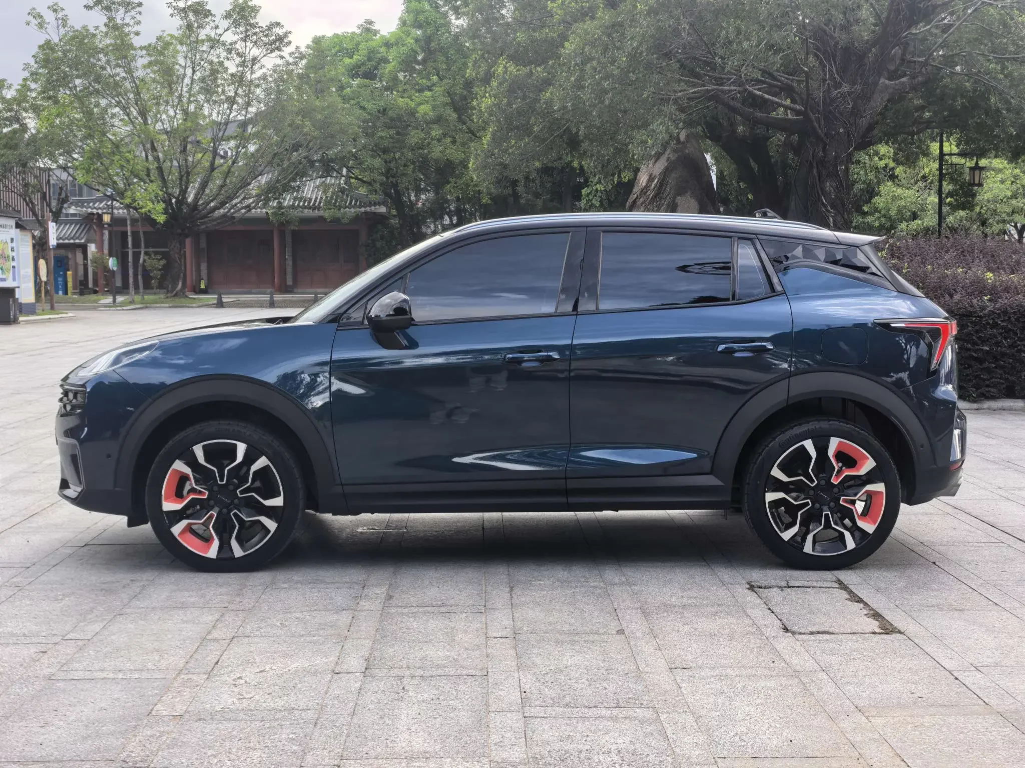 Lynk & Co 06
