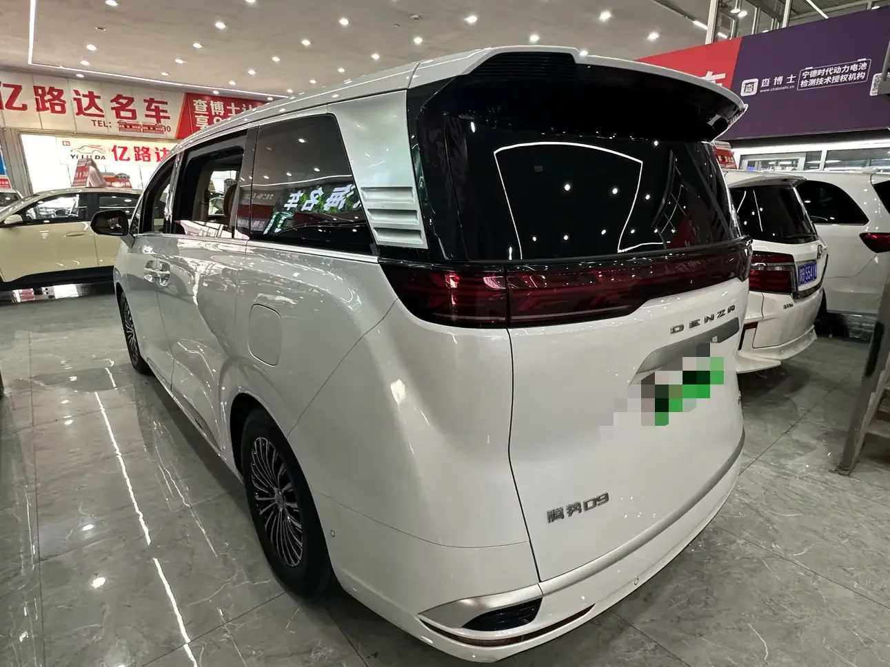 Denza D9 DM