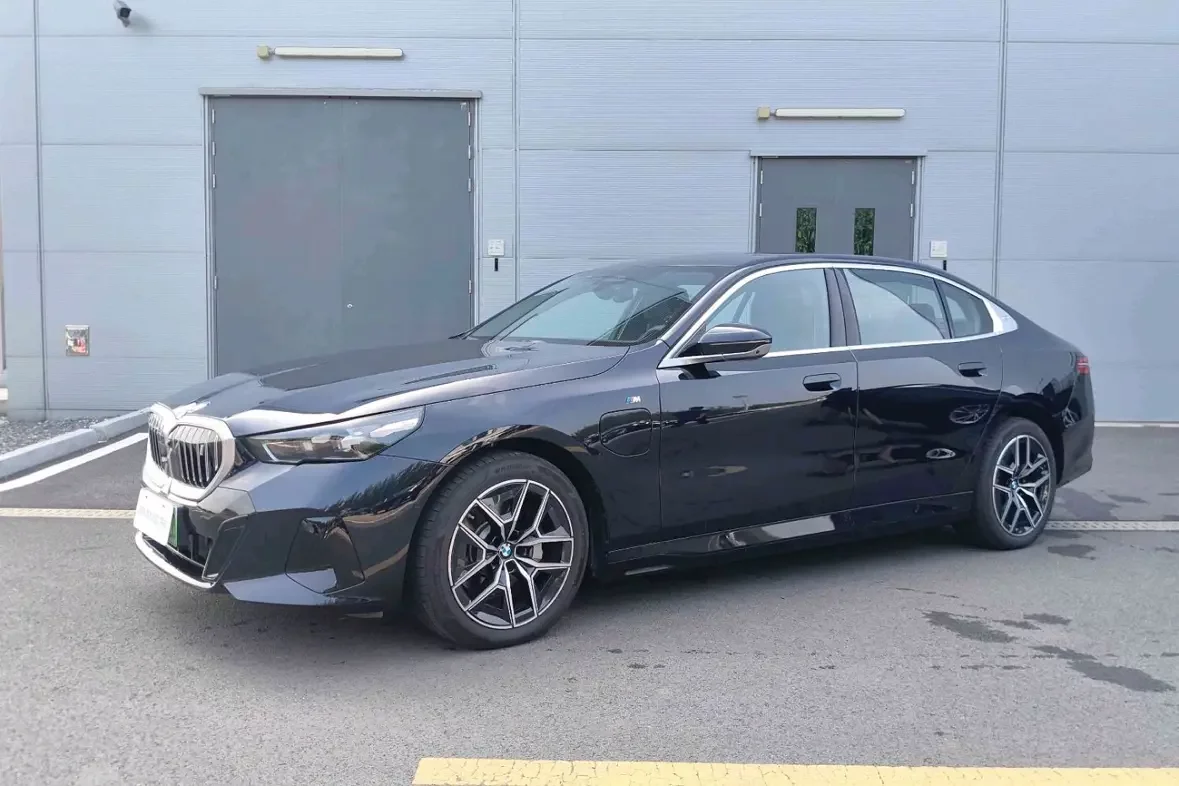 BMW i5