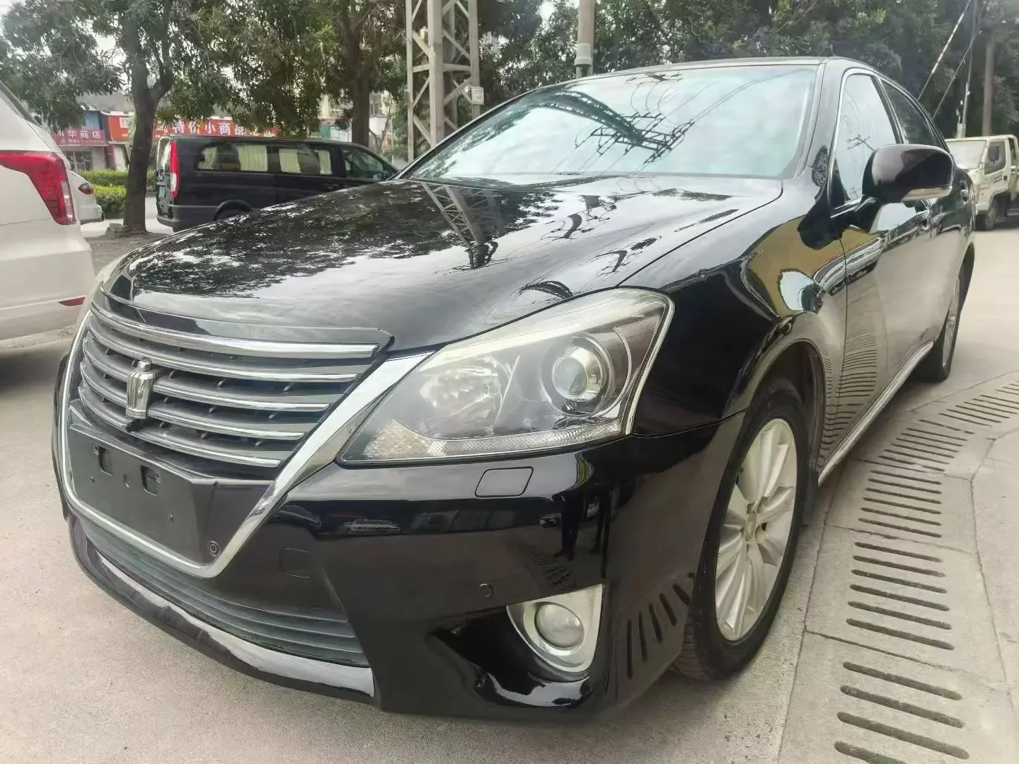 Toyota crown