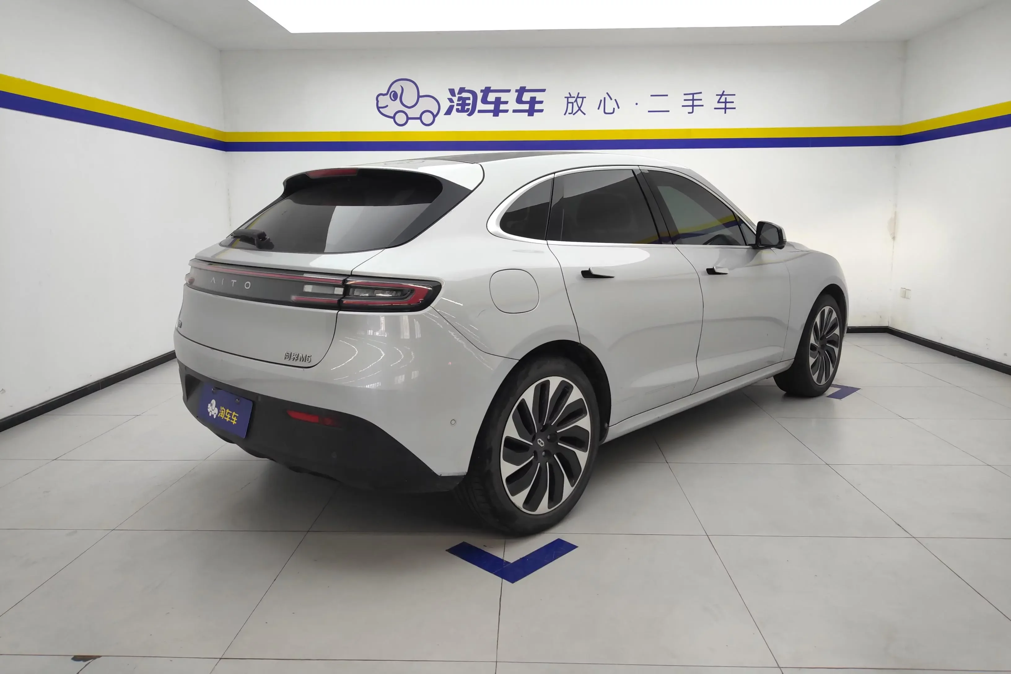 AITO M5
