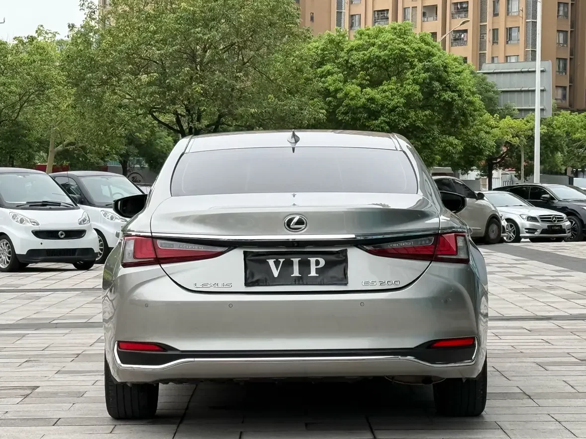 Lexus ES