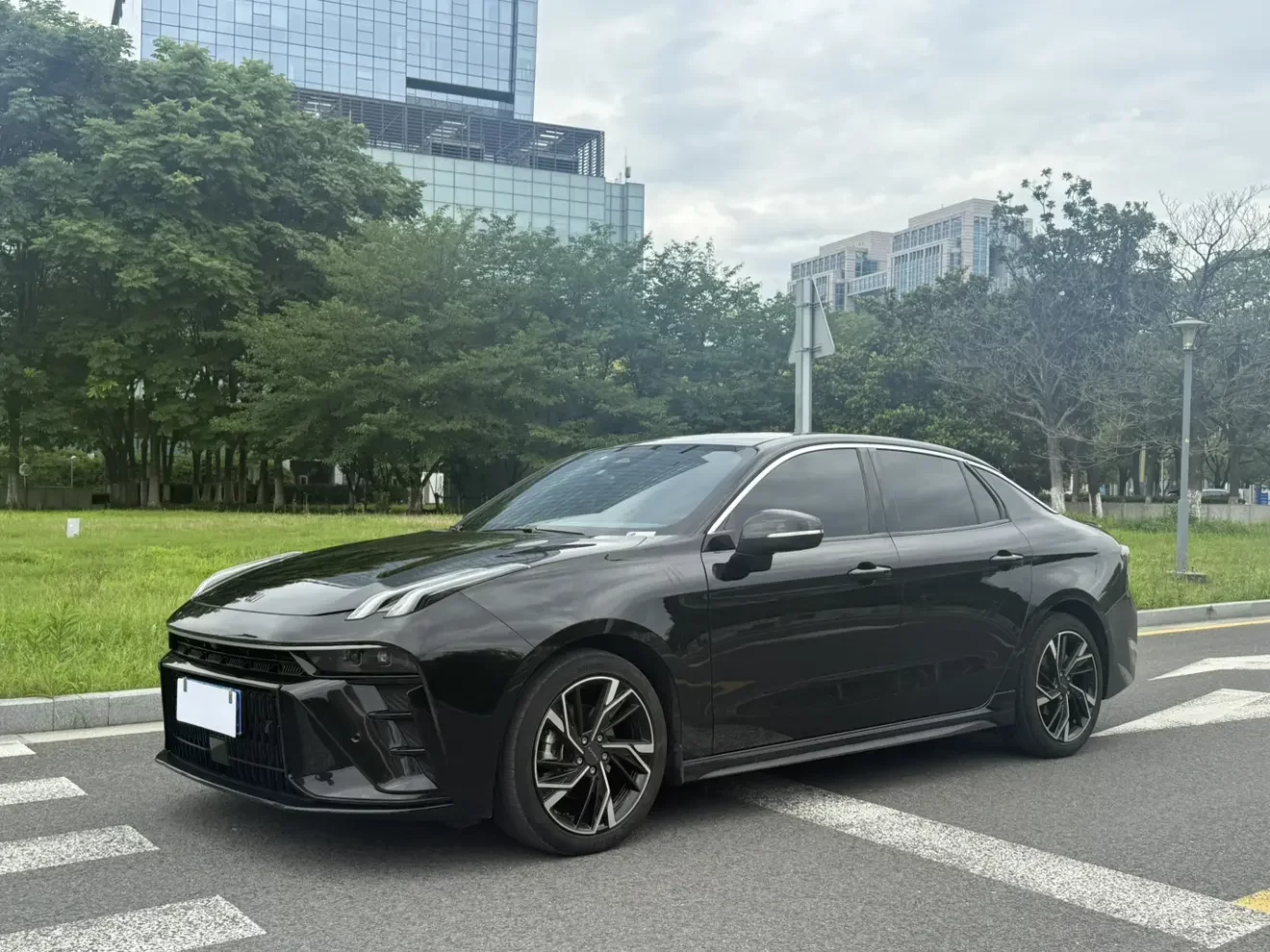 LYNK & CO 03