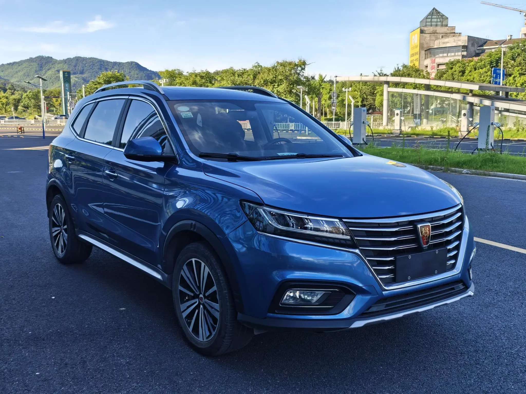Roewe eRX5