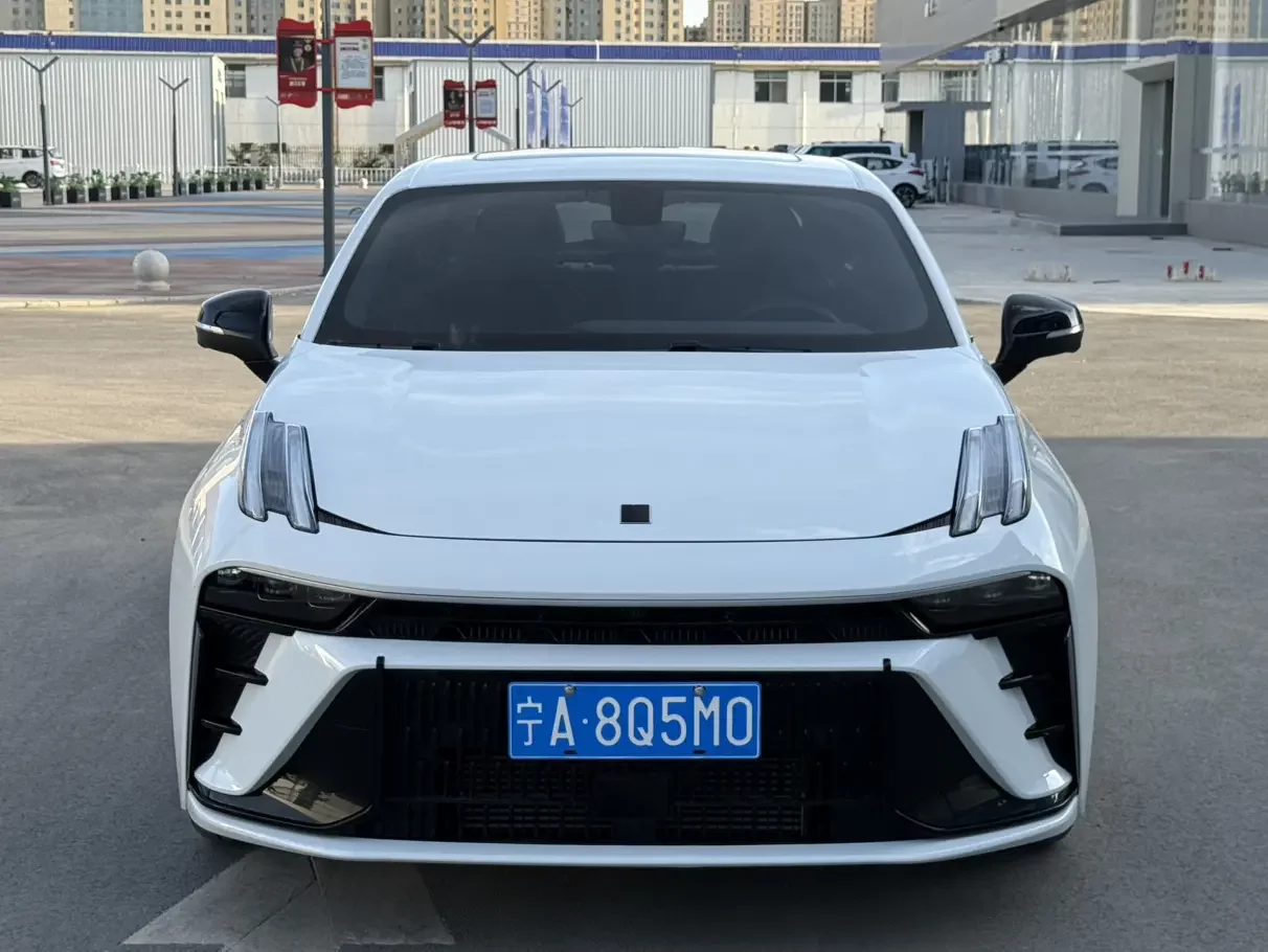 Lynk & Co 03