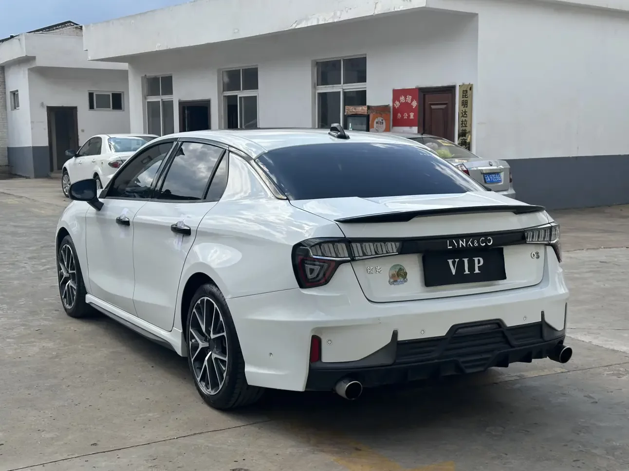 Lynk & Co 03