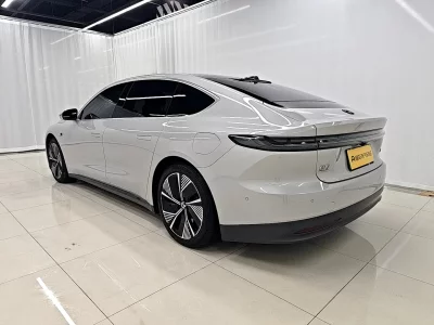NIO ET7