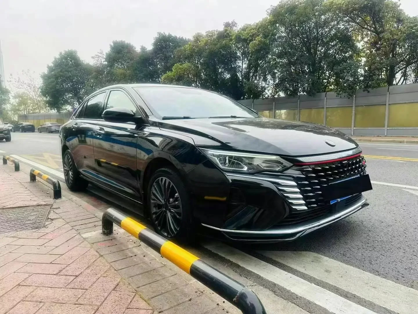 Dongfeng Yixuan MAX