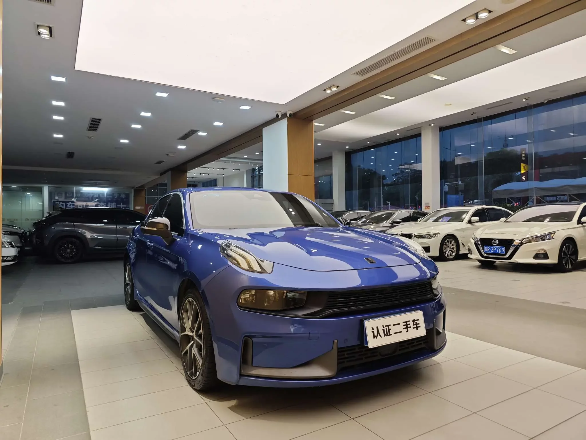 Lynk & Co 03