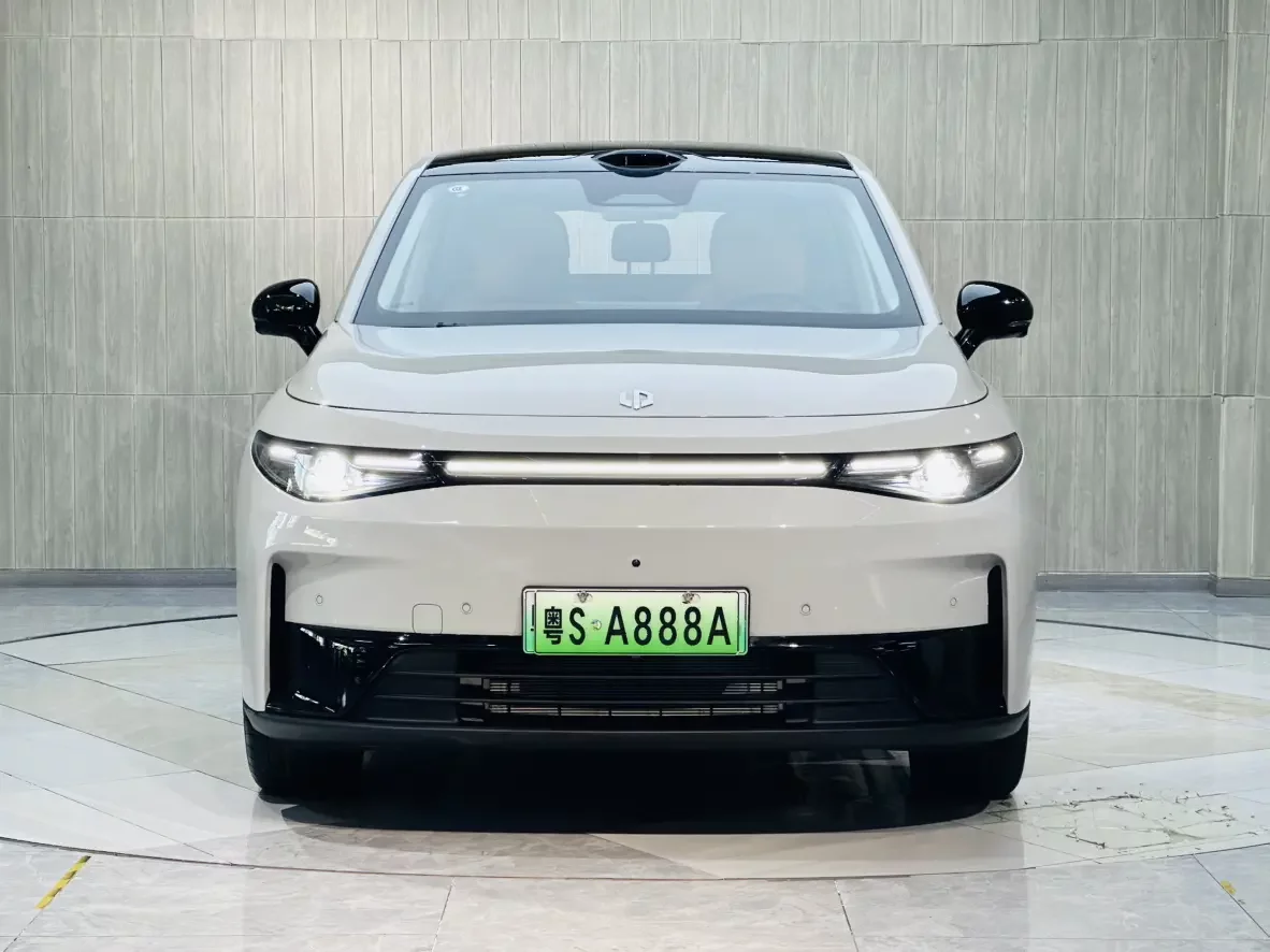 Leapmotor C10