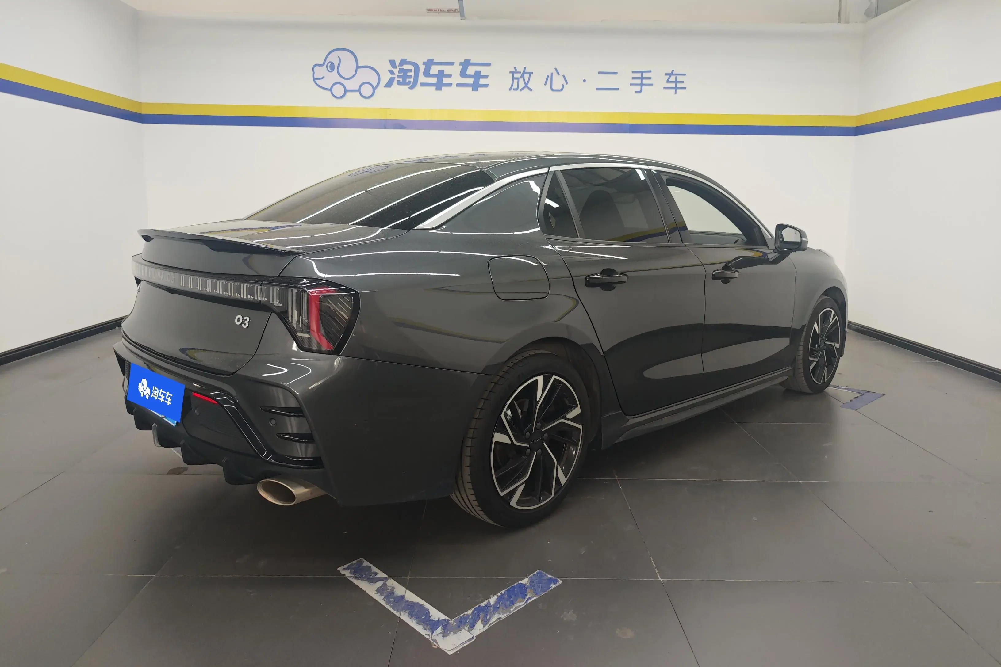 Lynk & Co 03