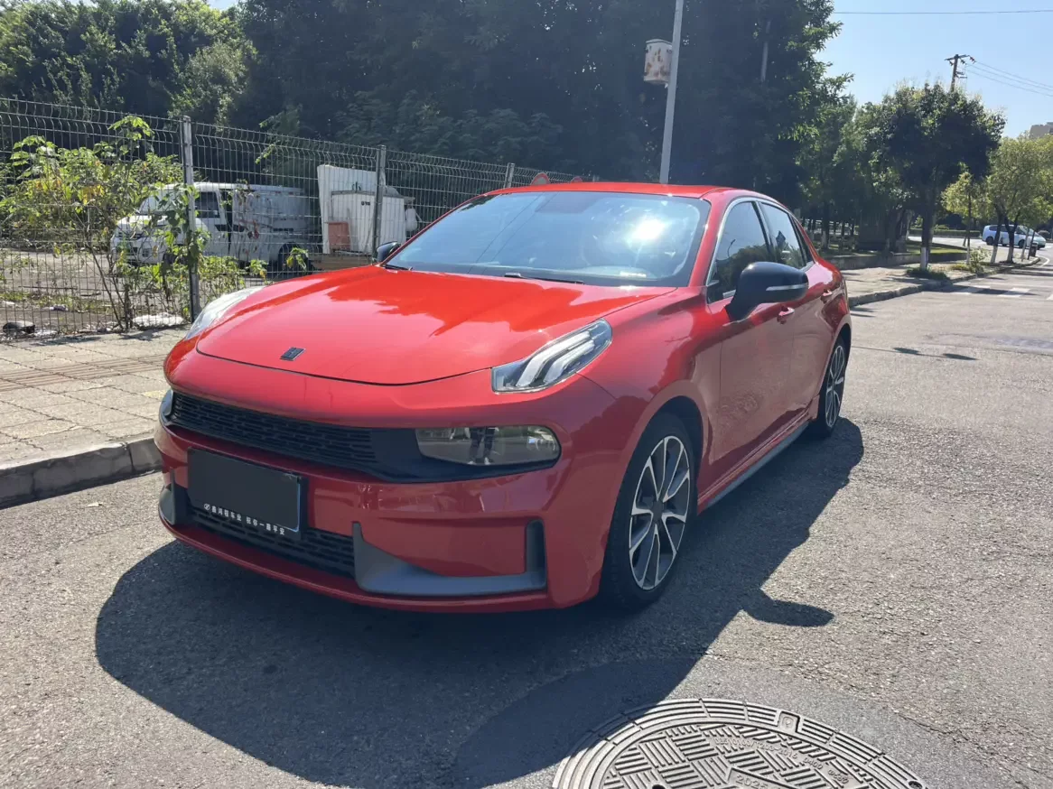 Lynk & Co 03