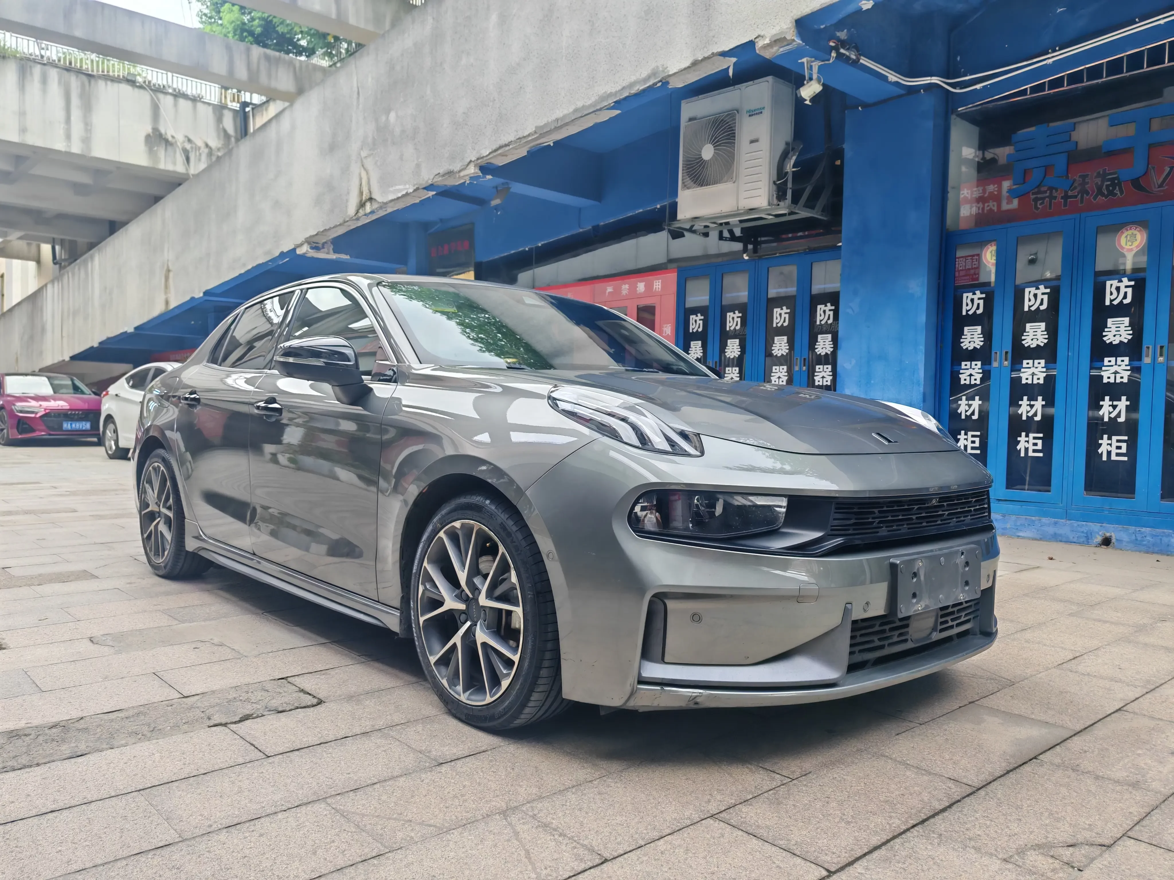 Lynk & Co 03