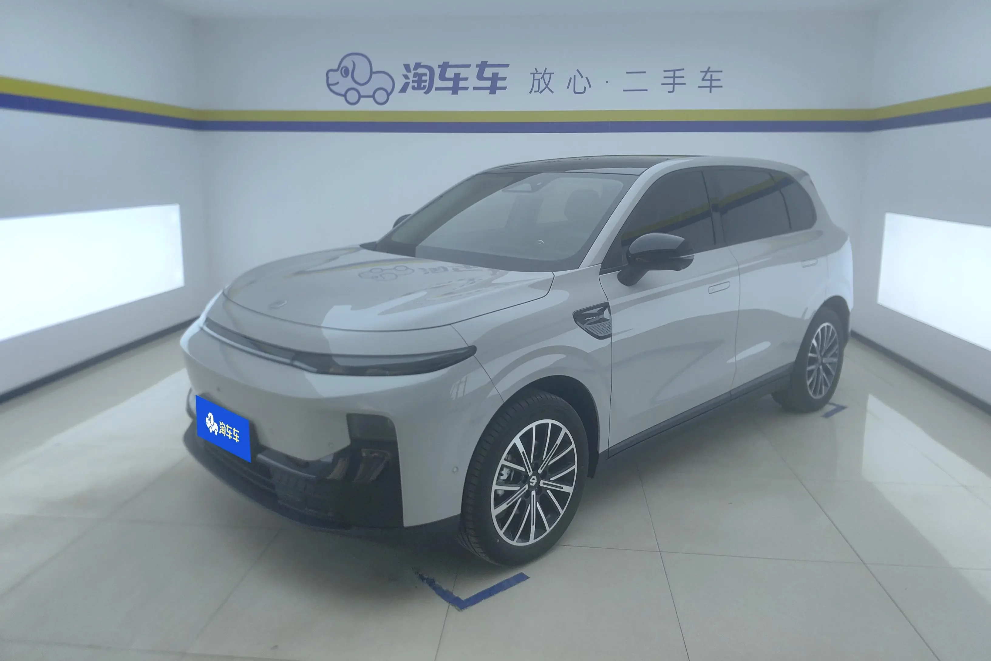 Leapmotor B10