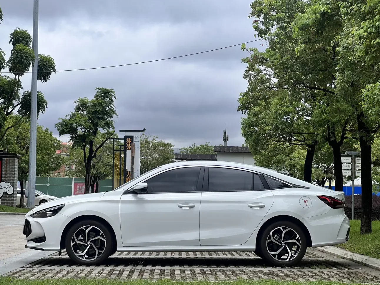 MG 5