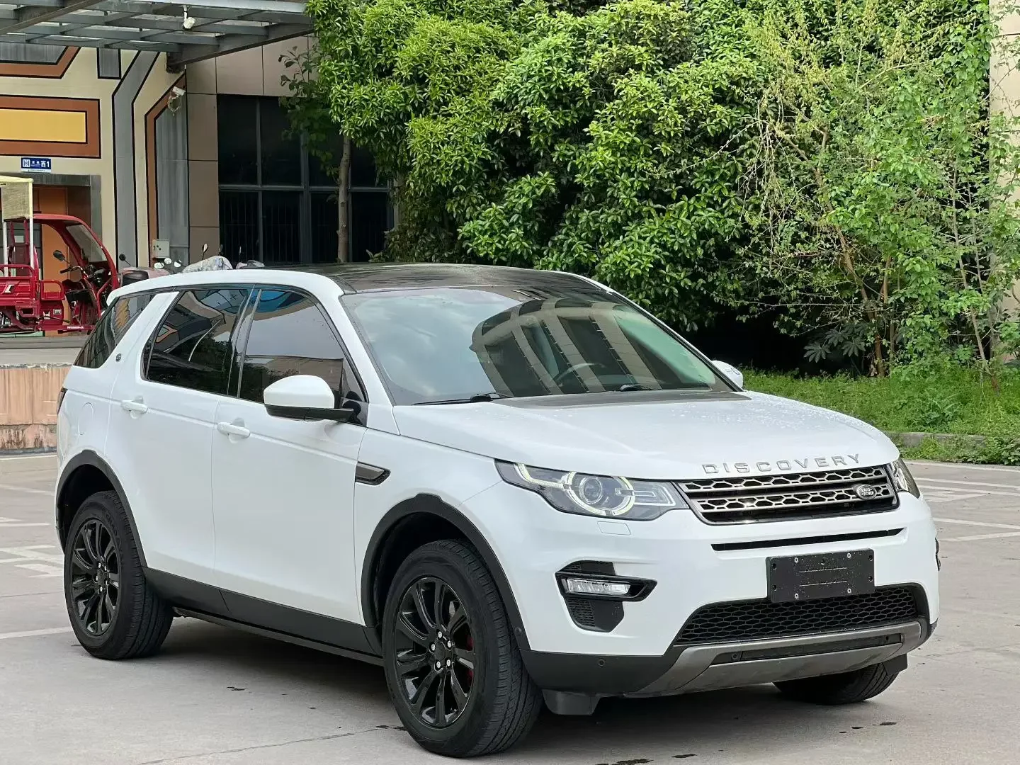 Land Rover Discover the magic