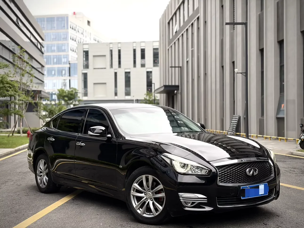 Infiniti Q70