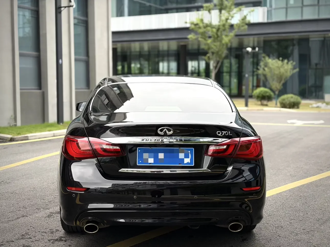 Infiniti Q70