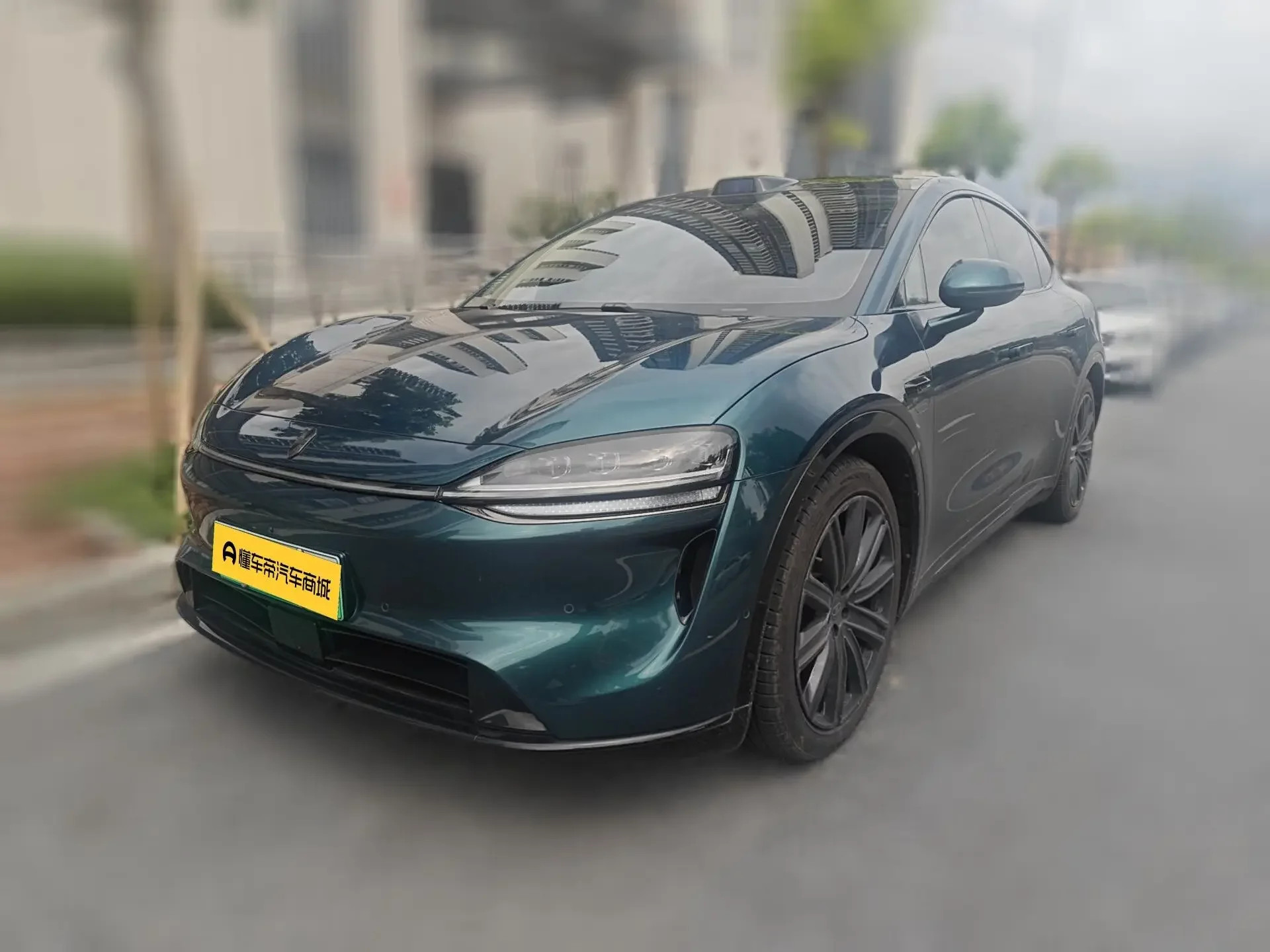 Luxeed Zhijie R7