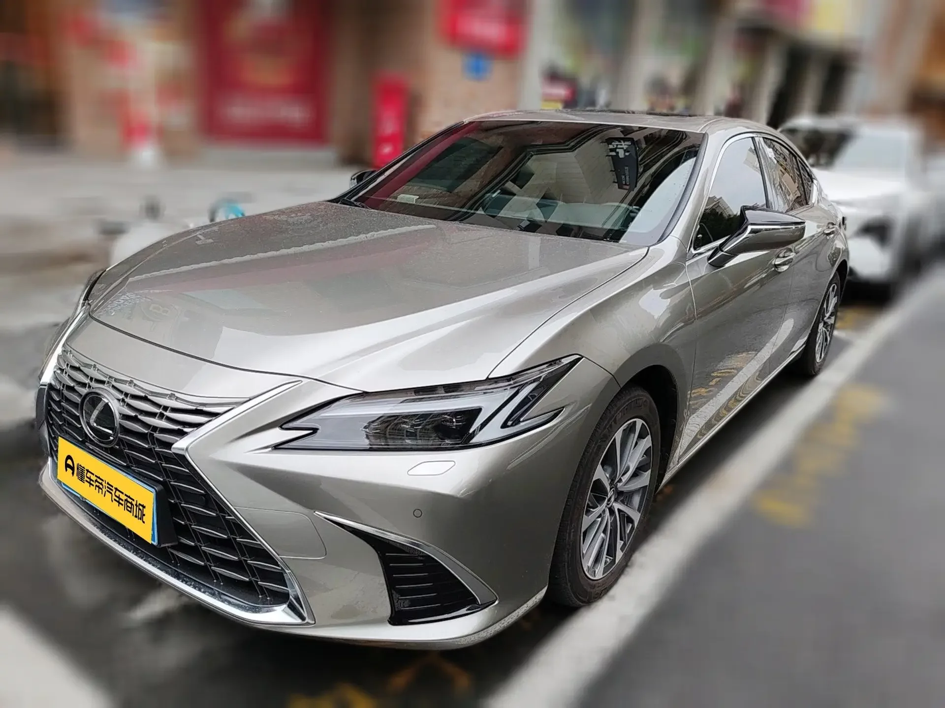 Lexus ES