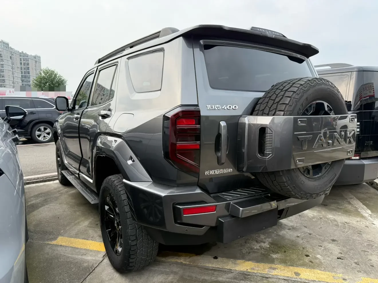 TANK 400 Hi4-T