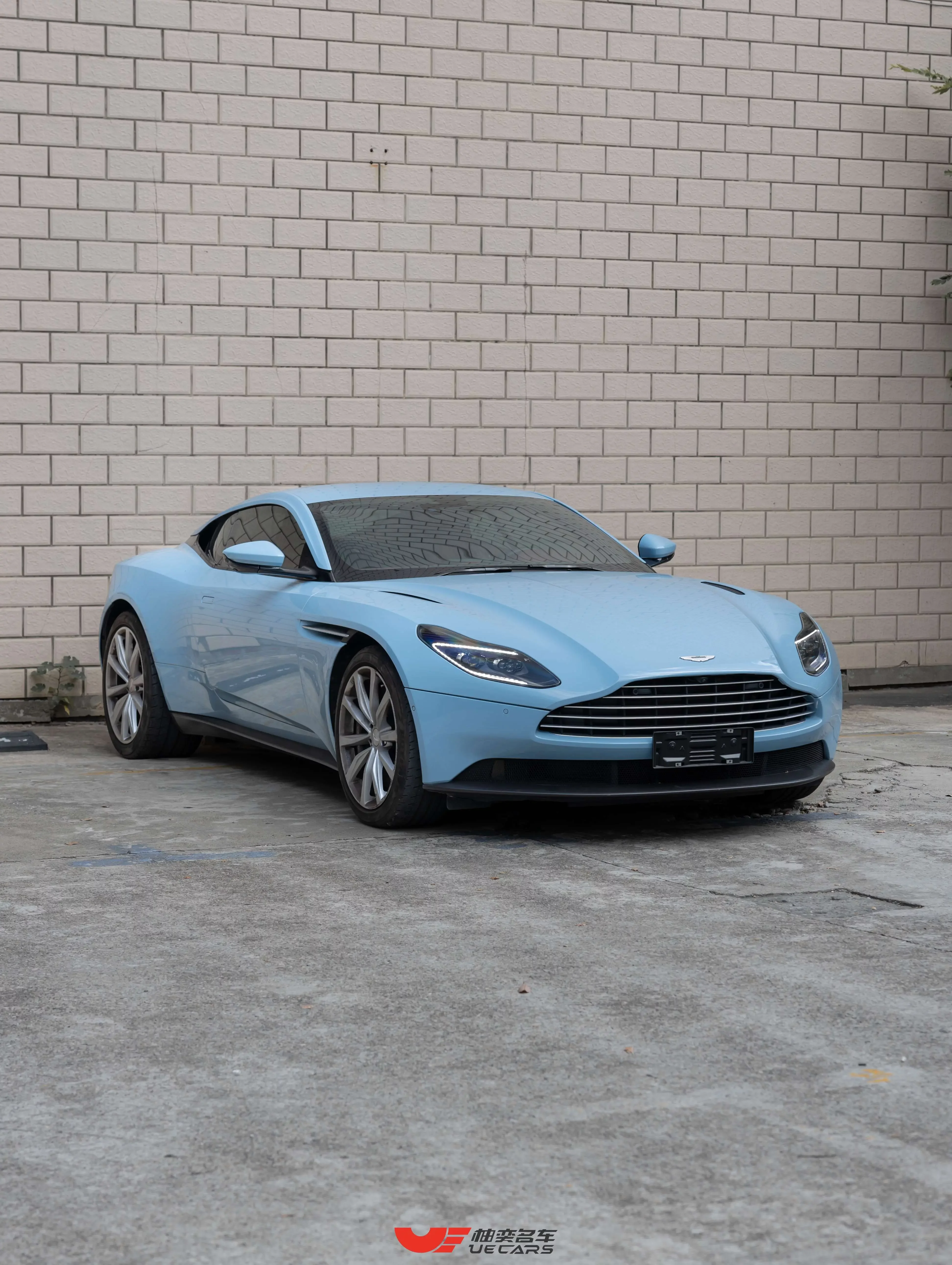 Aston Martin DB11