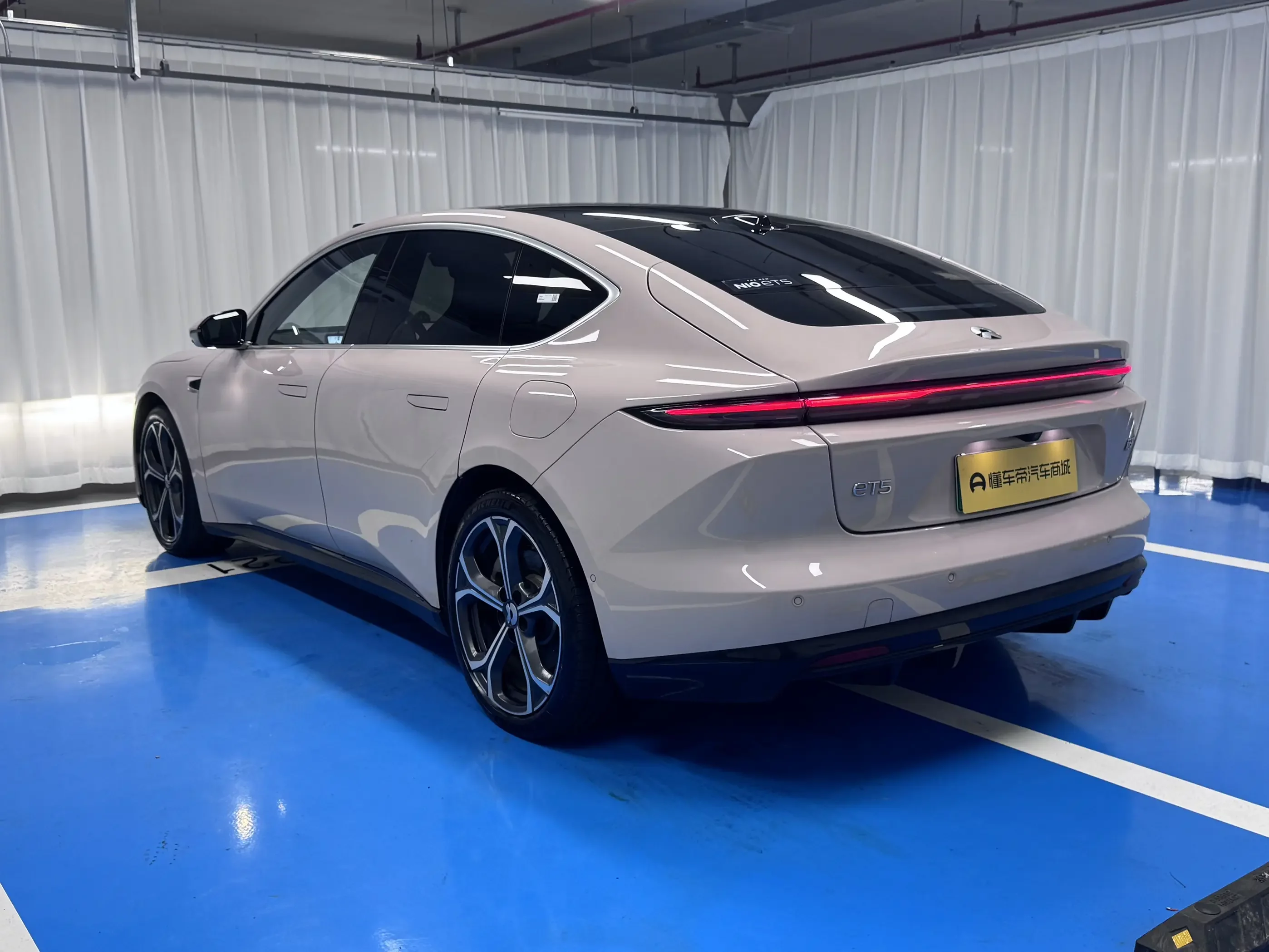 NIO ET5