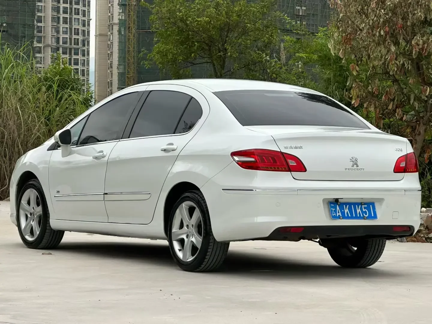 Peugeot 408