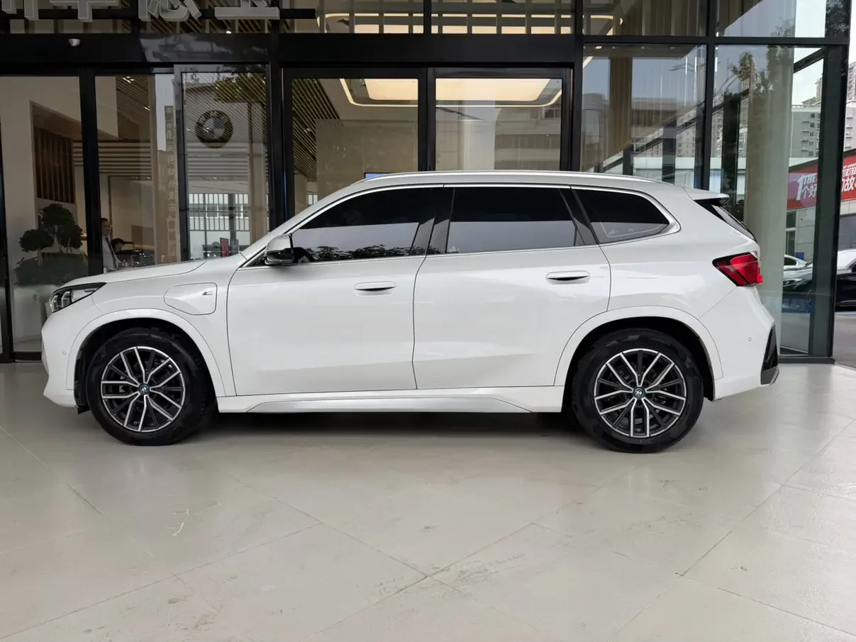 BMW iX1