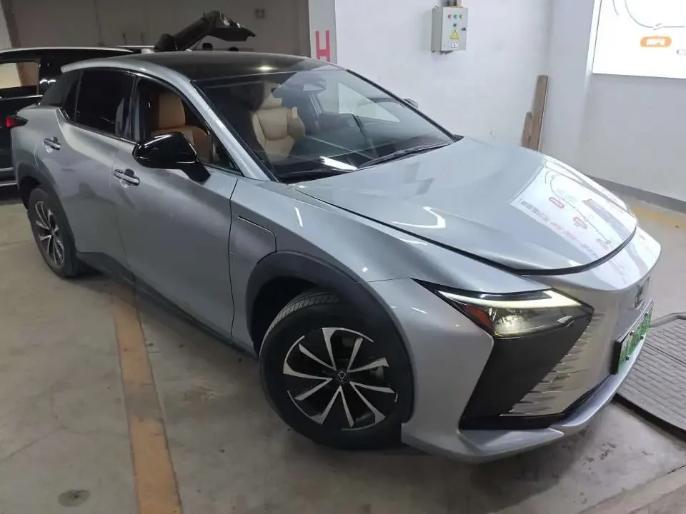 Lexus RZ