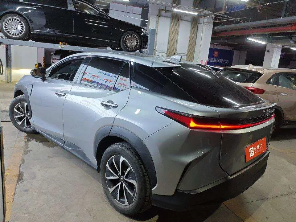 Lexus RZ