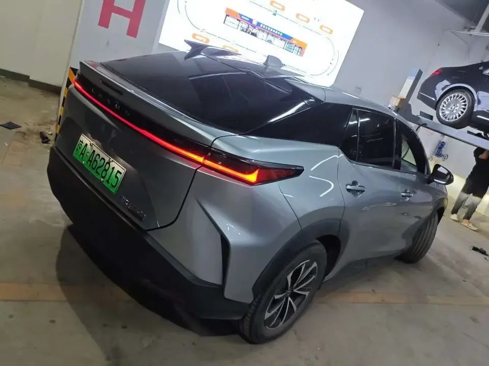 Lexus RZ