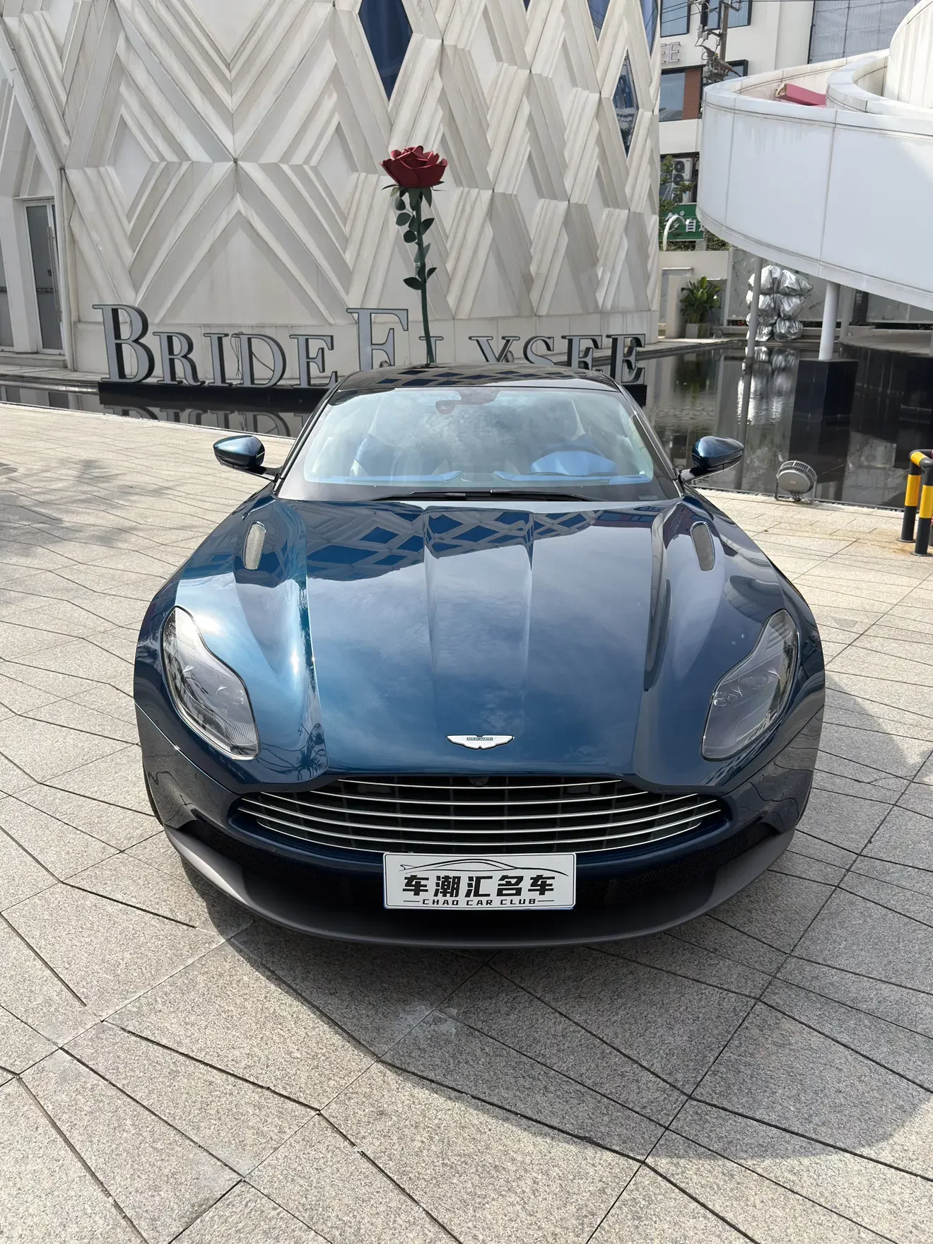 Aston Martin DB11