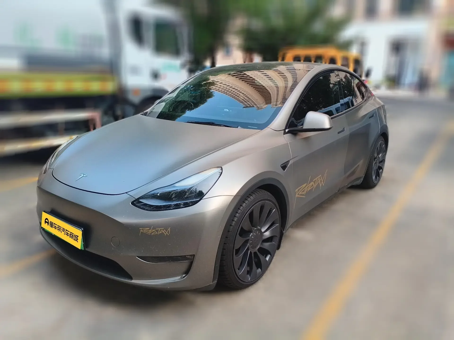 TESLA MODEL Y
