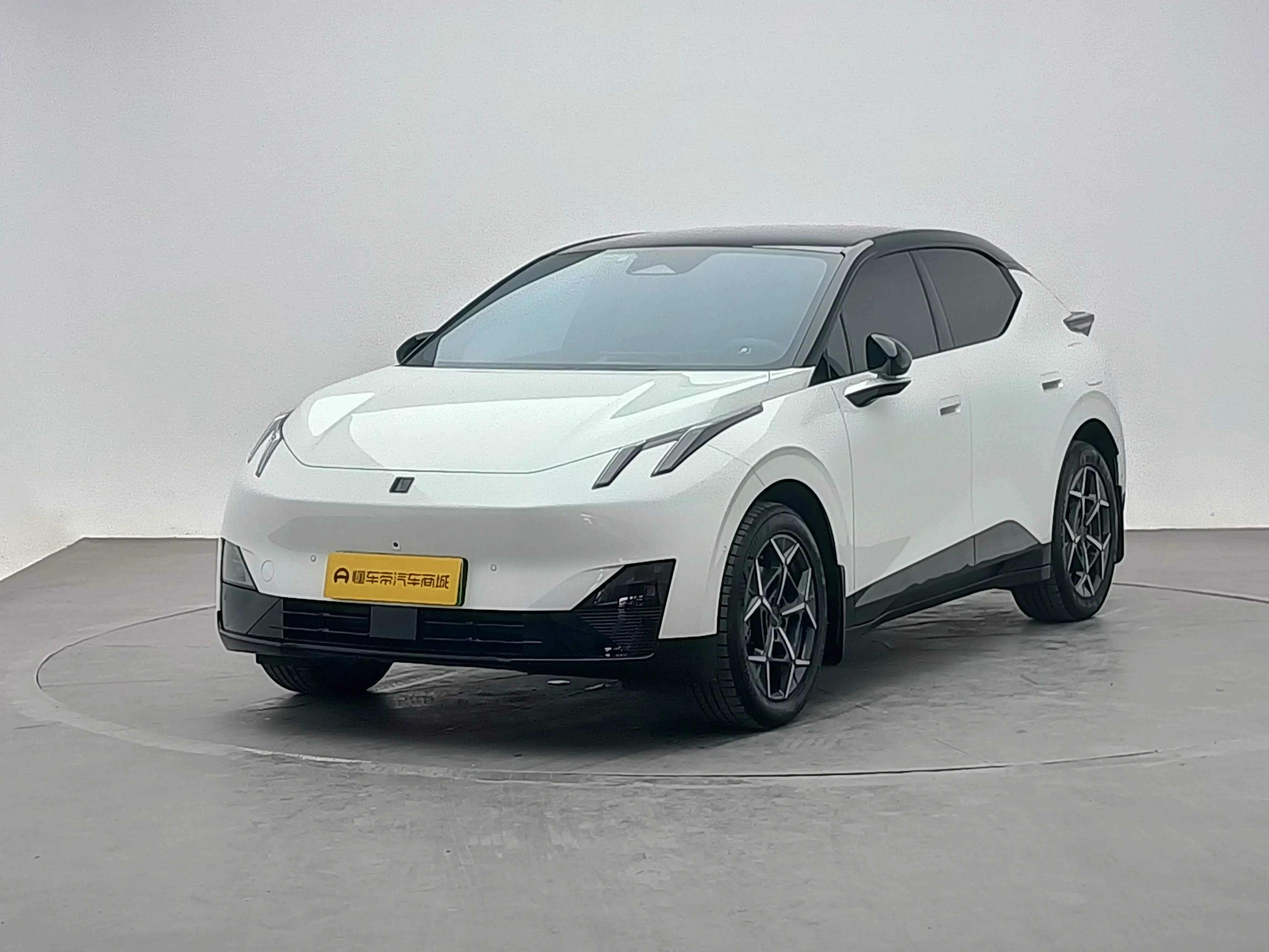 Lynk & Co Z20