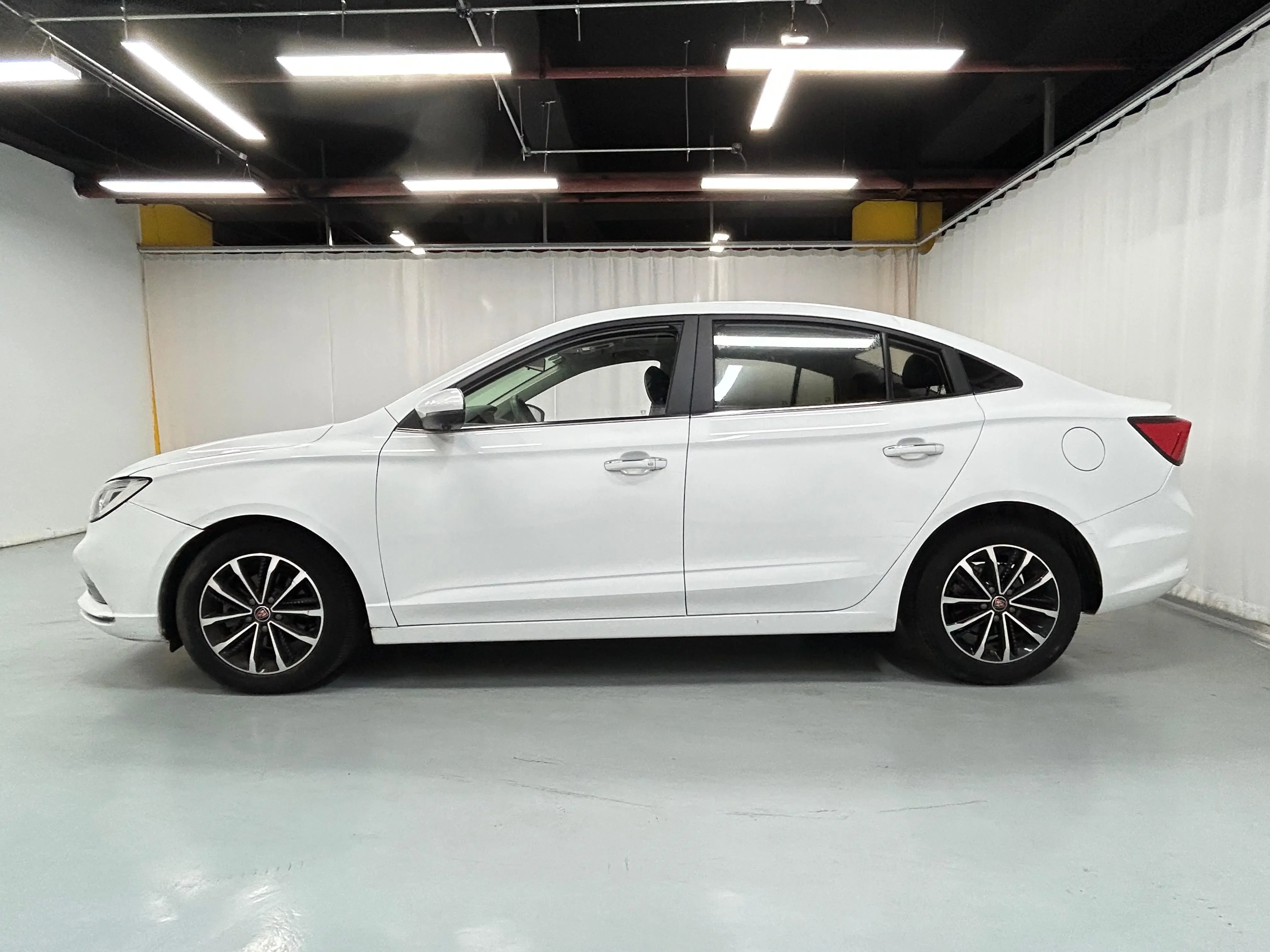Roewe i5