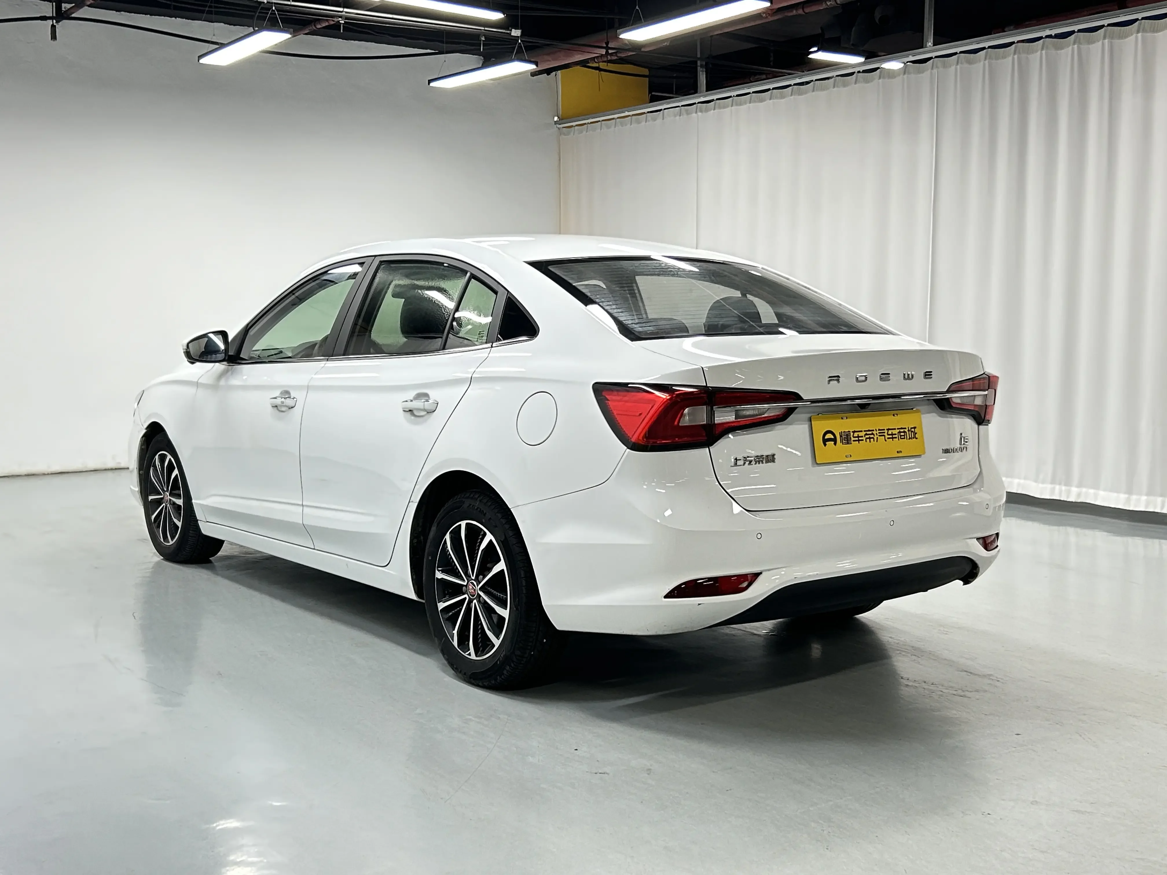 Roewe i5