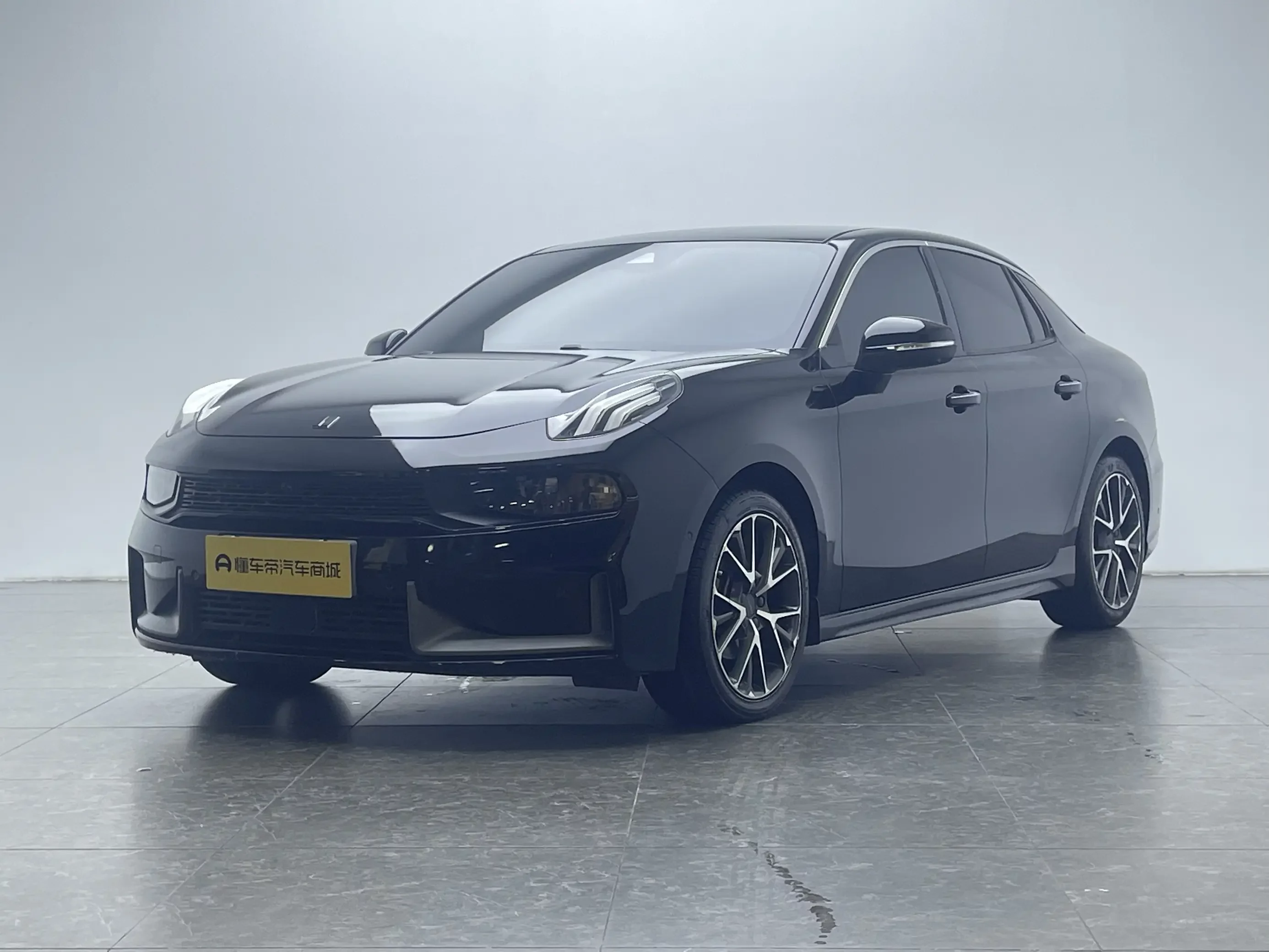 Lynk & Co 03