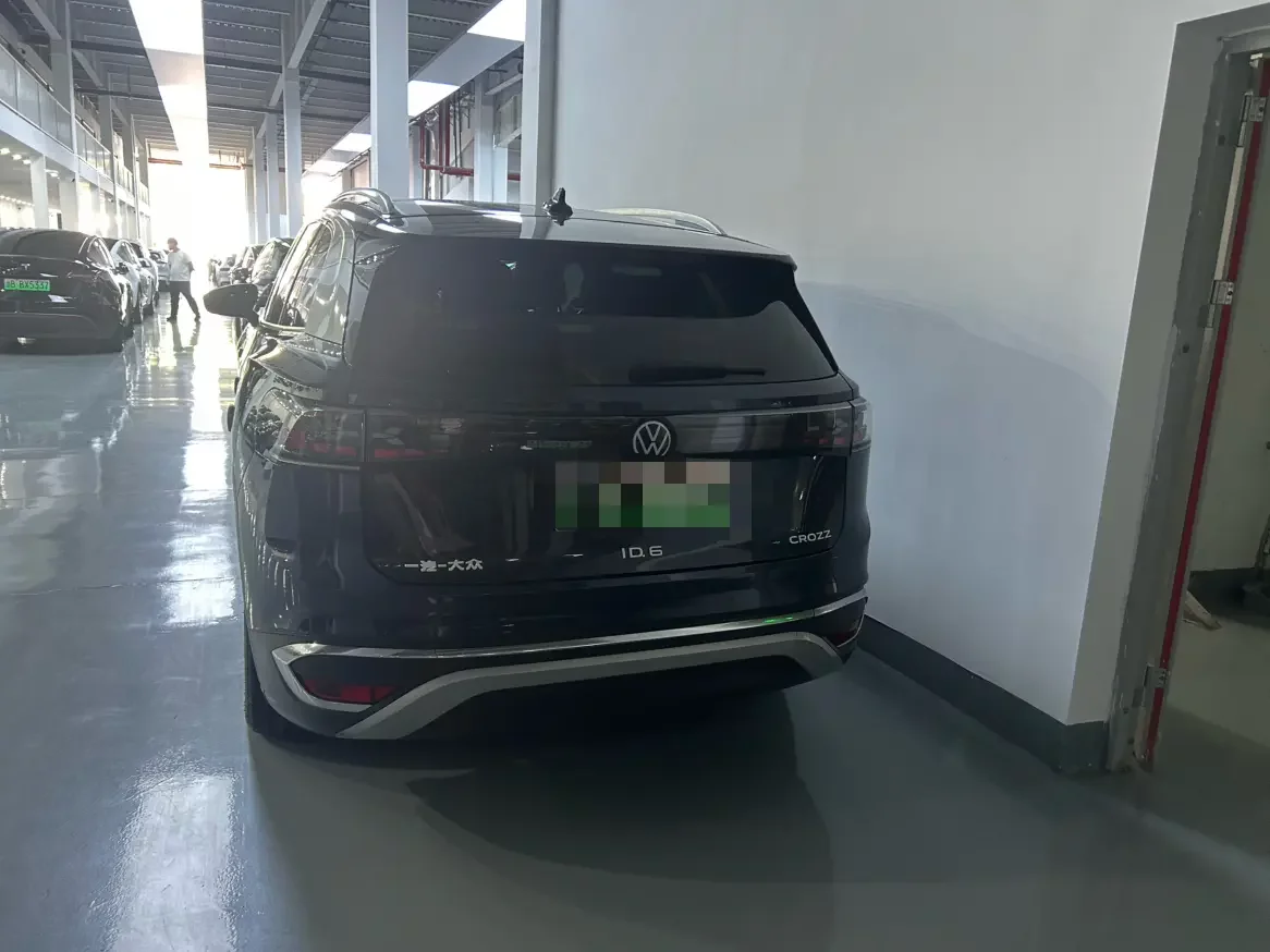 Volkswagen ID.6 CROZZ