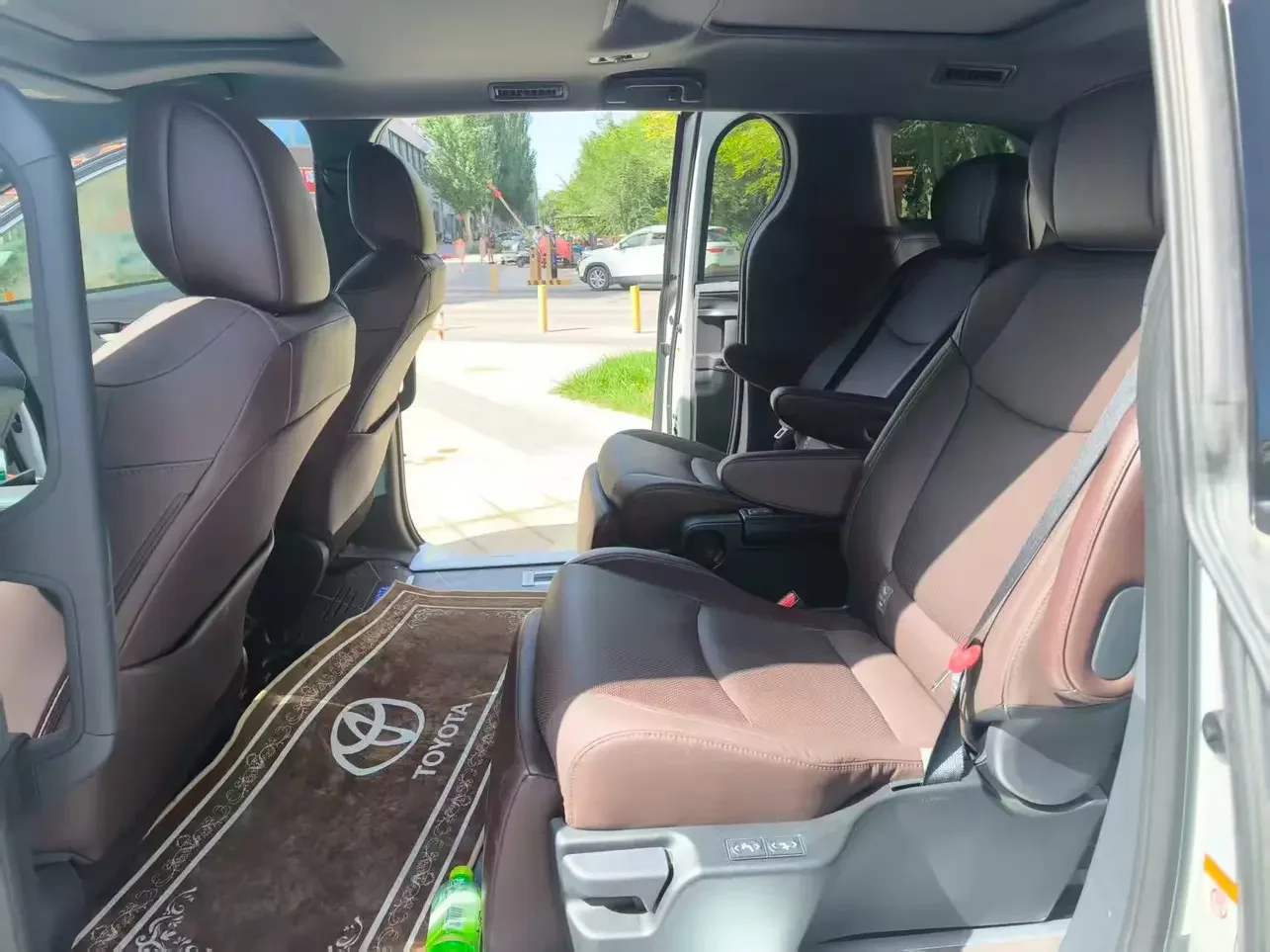 TOYOTA GRANVIA