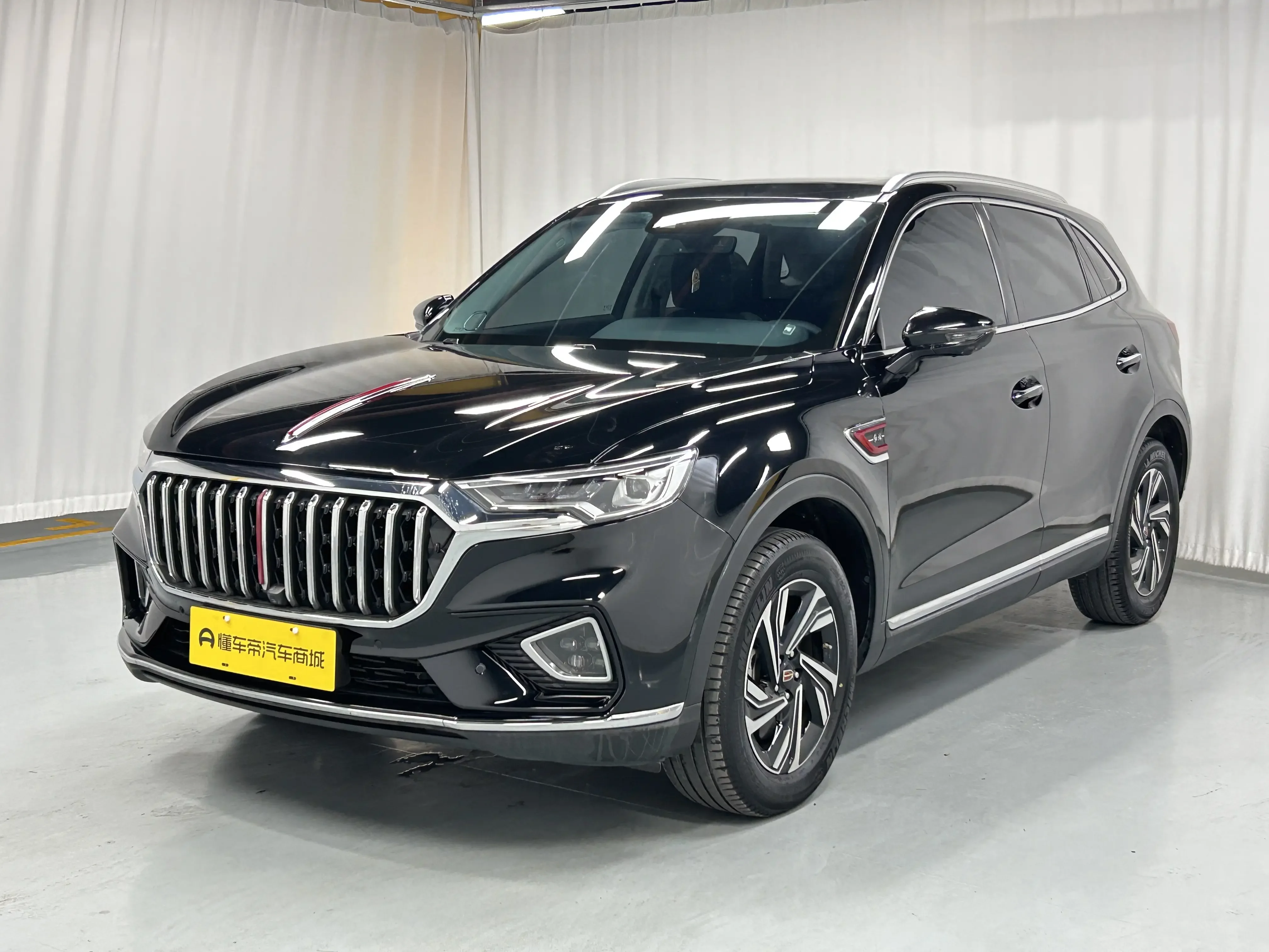 Hongqi HS5
