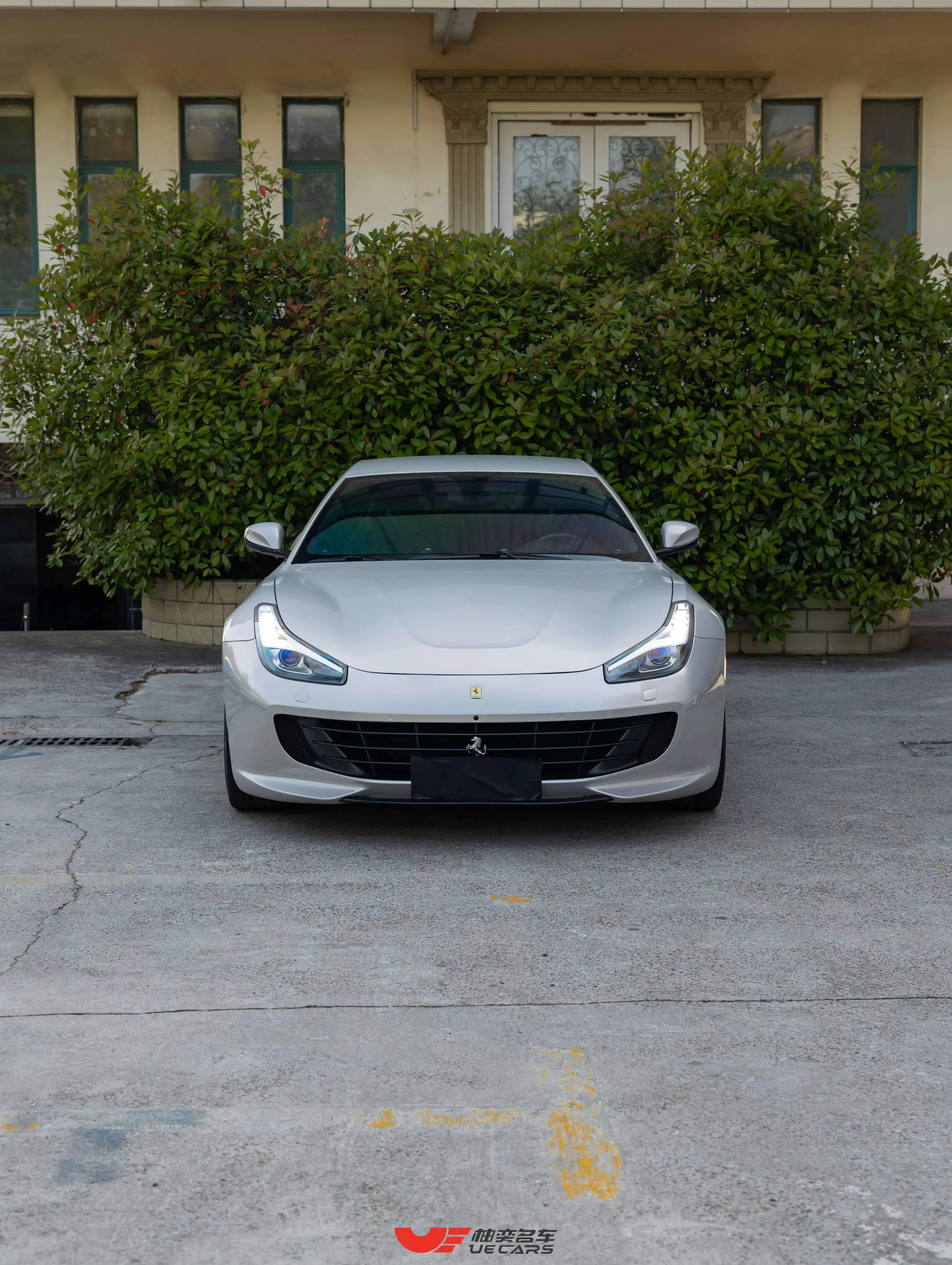 Ferrari GTC4Lusso  из Китая