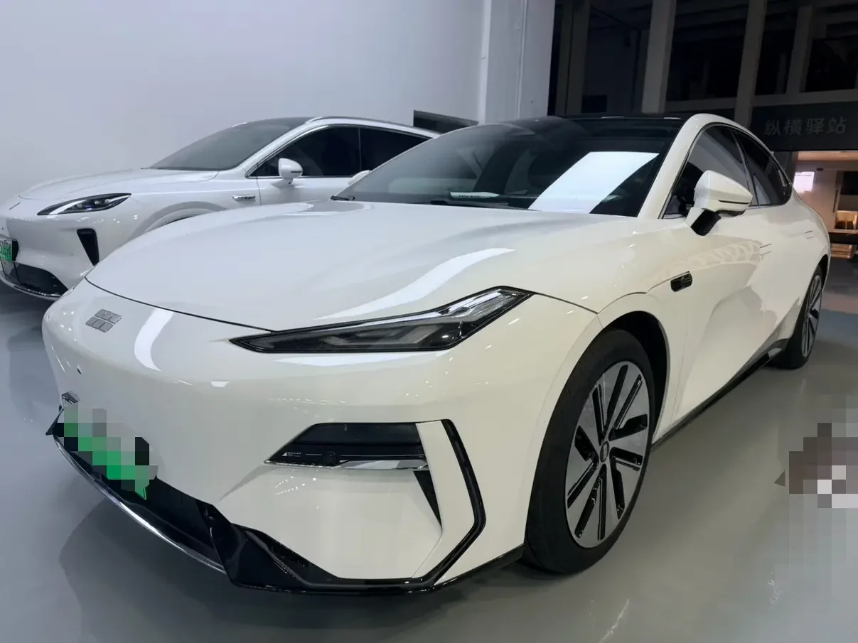 Geely Galaxy E8