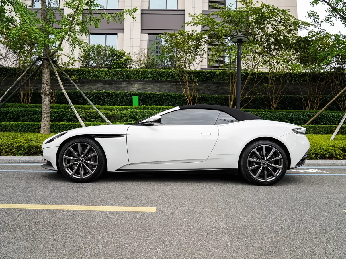 Aston Martin DB11