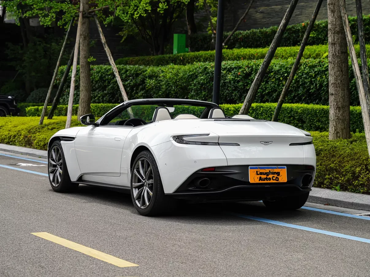 Aston Martin DB11