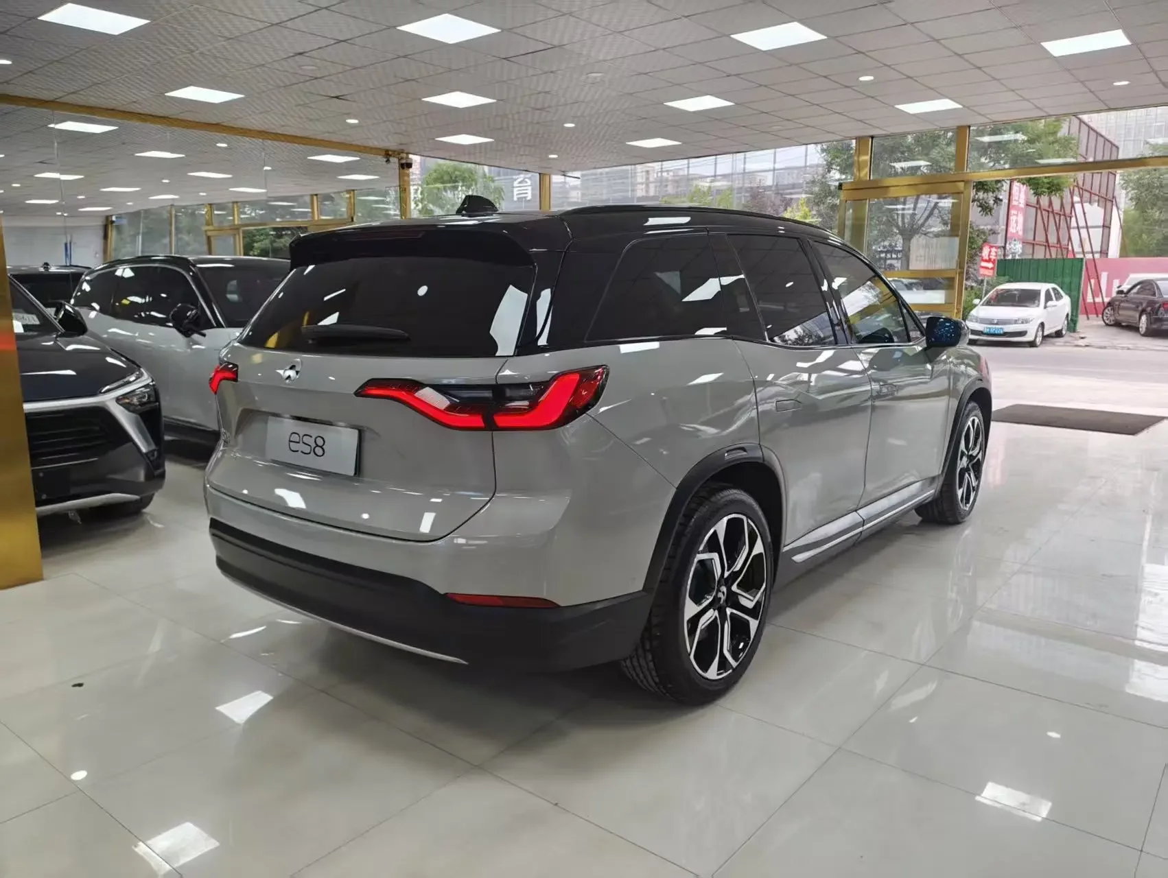 NIO ES8
